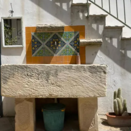 Daire Raffy House - *